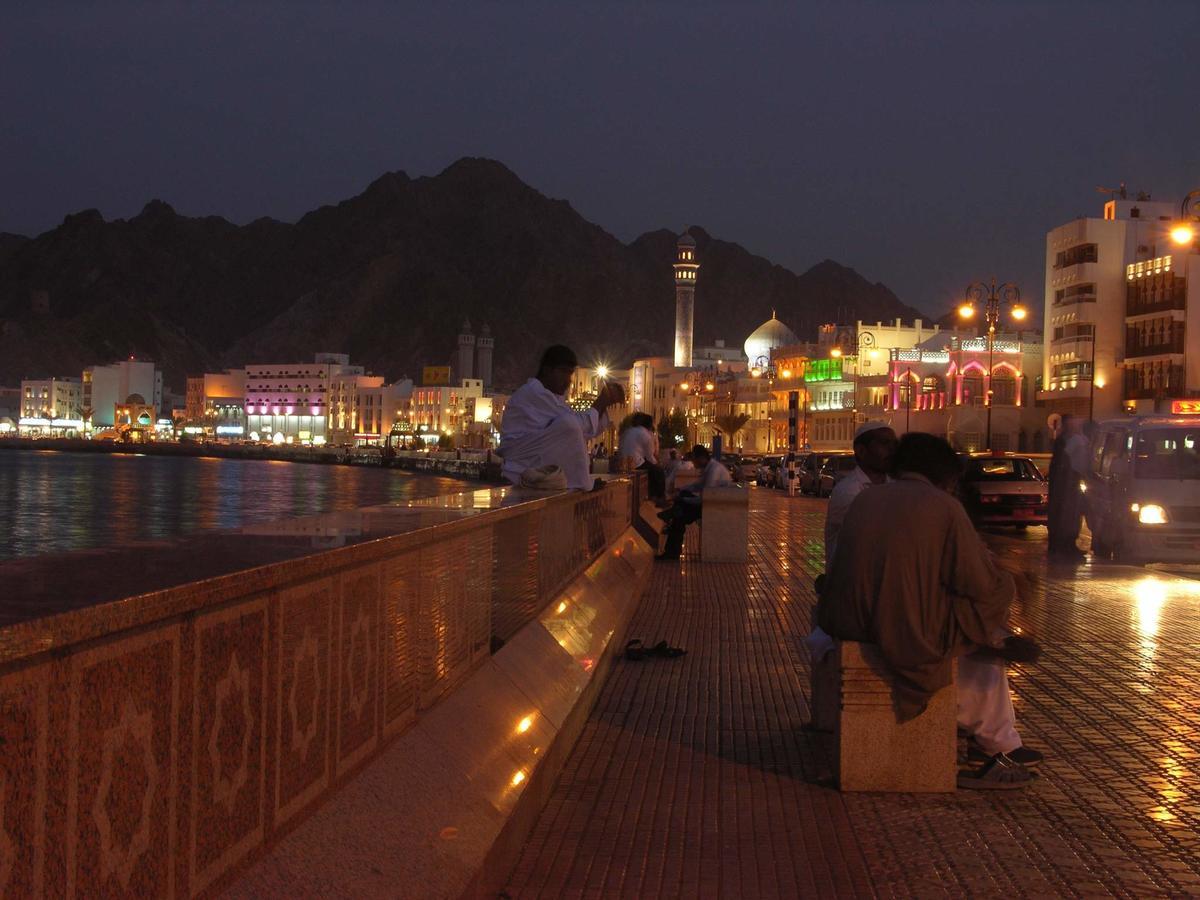 Al Hadow Hotel Muscat Luaran gambar